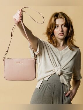 New White Elm ARA CONVERTIBLE CROSSBODY CLUTCH in Bone